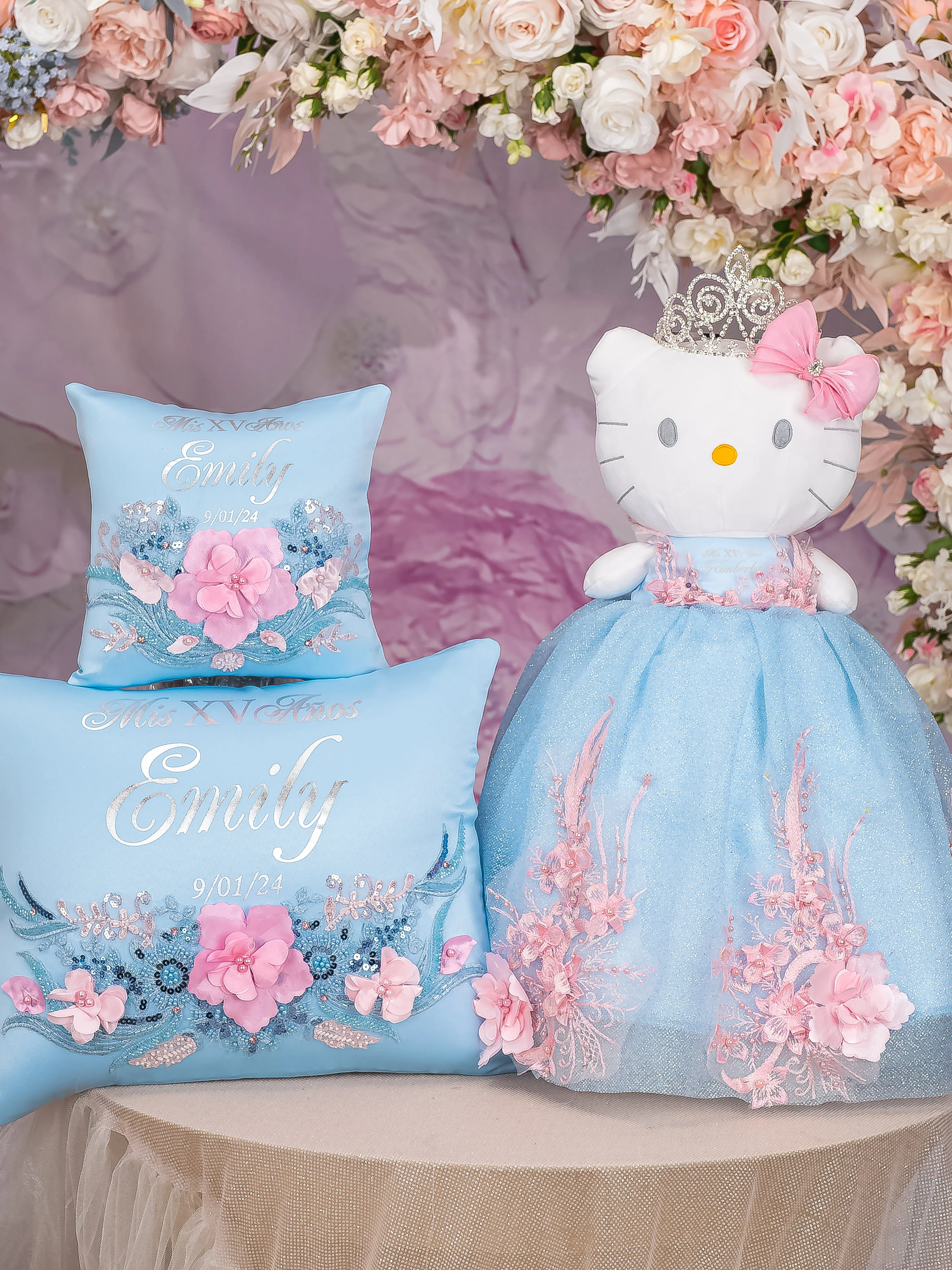 Light blue with pink quinceanera pillows set