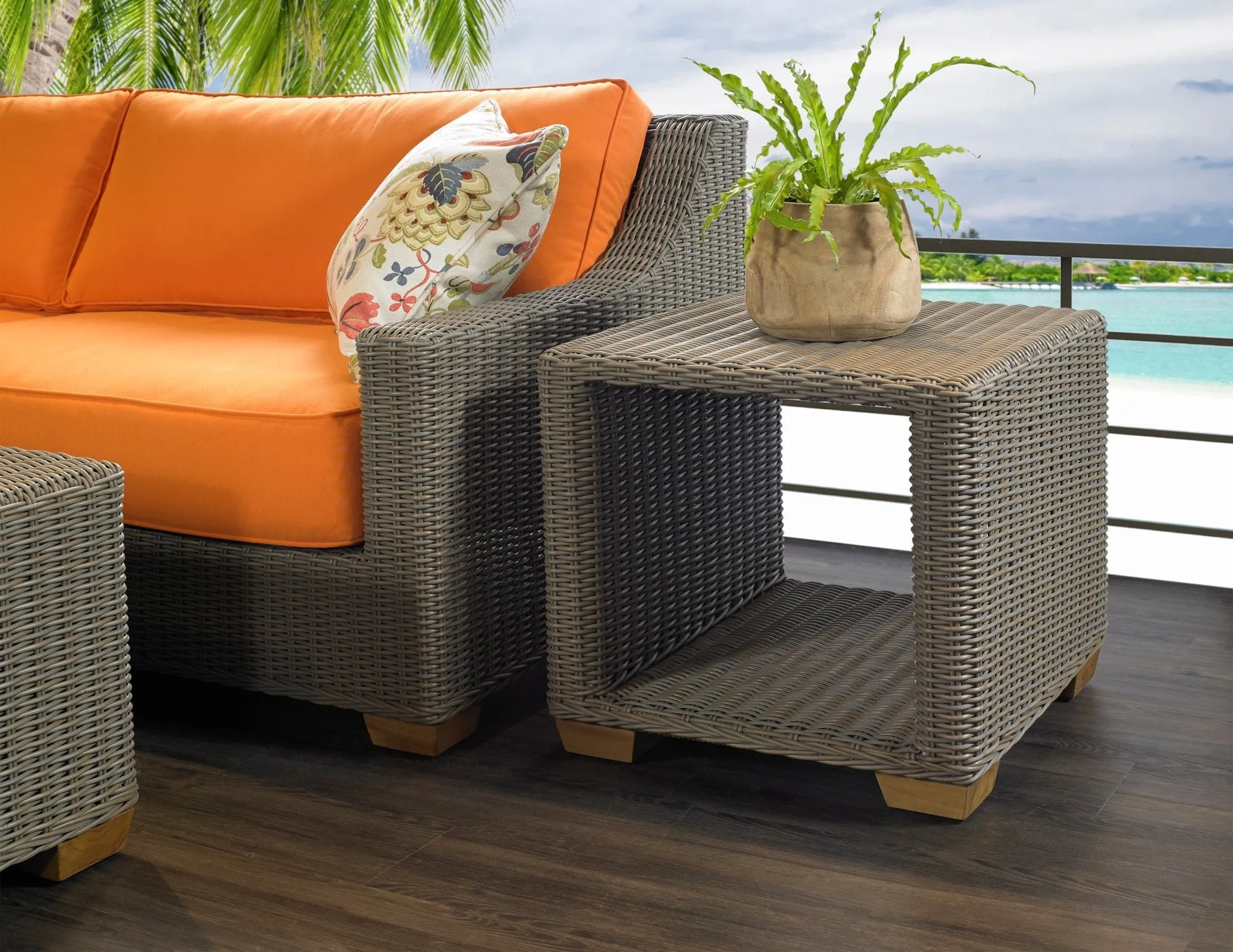 NAUTILUS OUTDOOR SIDE TABLE