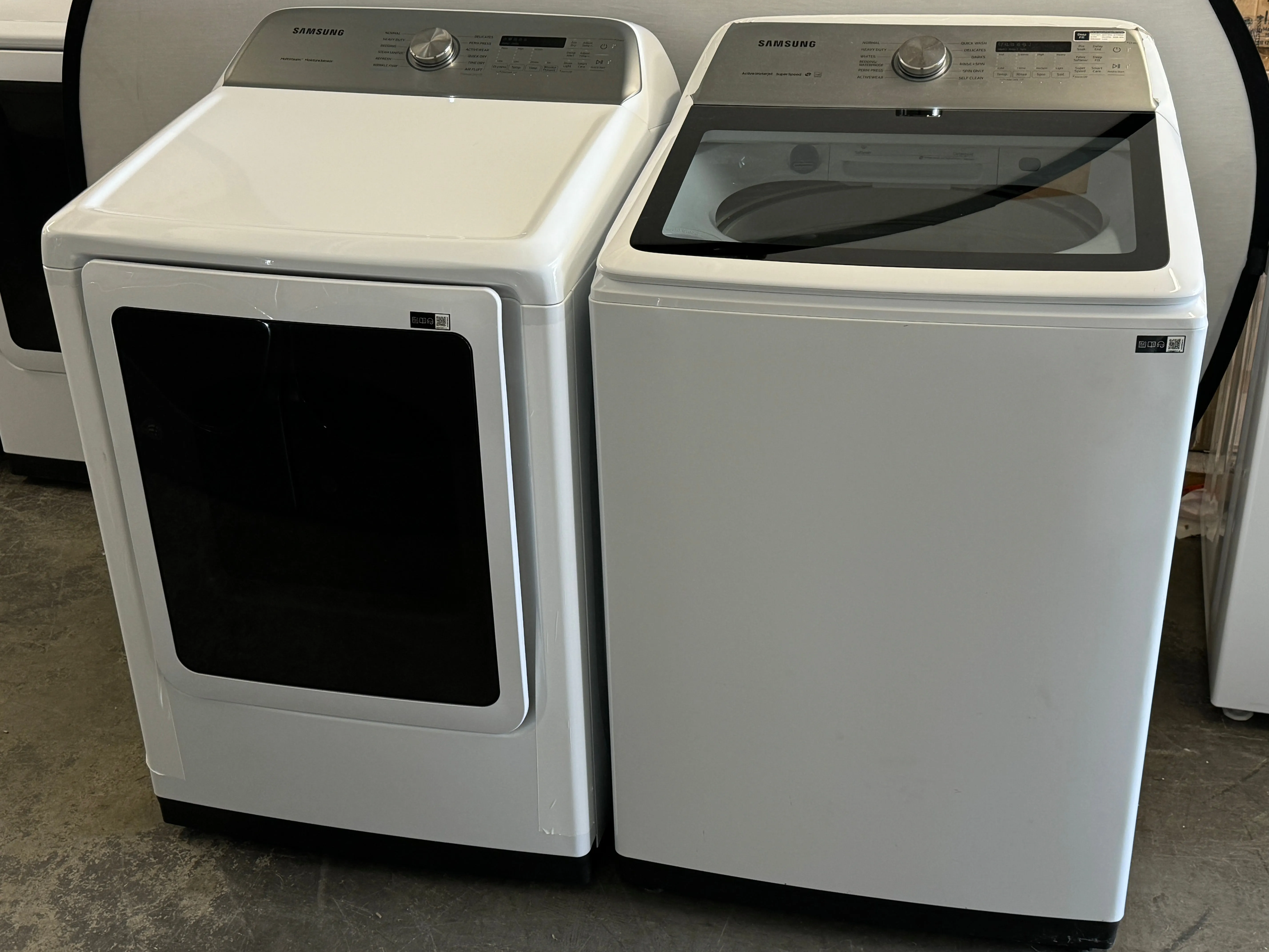 Samsung BESPOKE SAWADRGAW5400 Side-by-Side Washer WA50R5400AW & Dryer DVG50R5400W Set with Top Load Washer and Gas Dryer: White