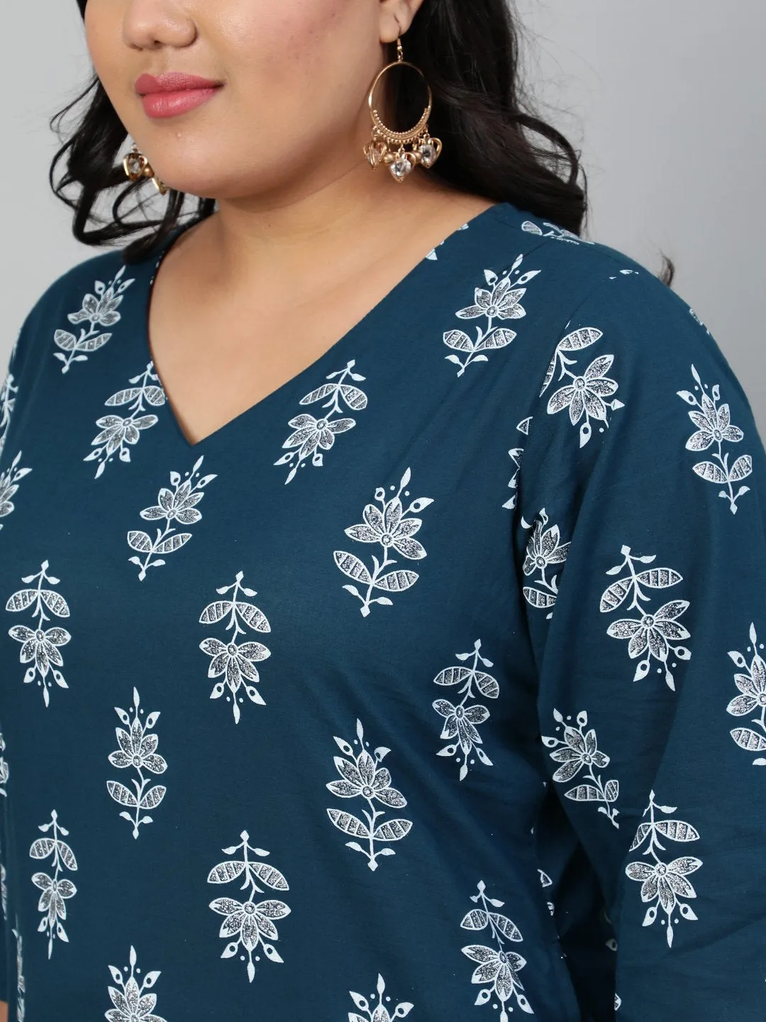 Women Teal Blue Printed Straight Kurta With V Neck & Three Quarters Sleeves